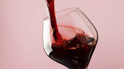 Eerste hulp bij rode wijn vlekken: zo krijg je ze er het snelst af