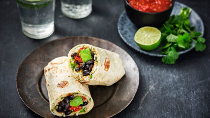Vega recept: Burrito met courgette en zwarte bonen