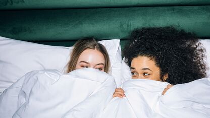 Waarom vrouwen meer kreunen in bed