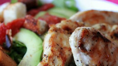 Recept: Zonnige salade met gegrilde kip