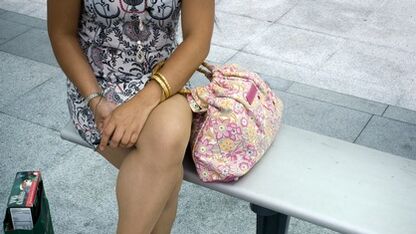 Vrouw sjouwt gemiddeld 2,4 kilo mee in handtas