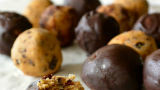 Gezonde snoepjes: cookie dough balletjes met kikkererwten
