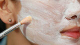 Shocking: Vrouwen gebruiken bleek in DIY-gezichtsmaskers