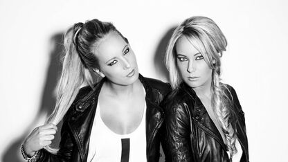 Babes in Business: Tweelingzusjes Mechteld en Sophie zijn succesvolle dj?s 