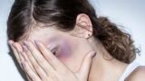Heftig: slachtoffers huiselijk geweld zoeken pas na 3 jaar en 50 incidenten hulp