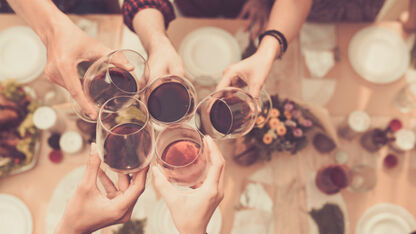Goed nieuws: met mate alcohol drinken laat je langer leven 