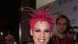 Afschuwelijke celebrity outfits van de jaren ?00