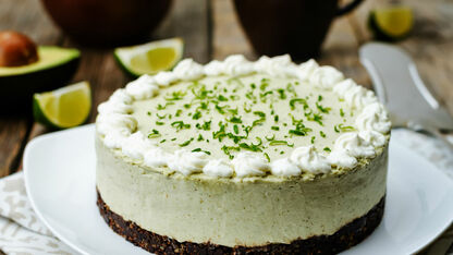 Gek op avocado en taart? Dan is deze avocado limoencheesecake iets voor jou