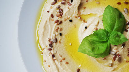 6 x grappige feitjes over hummus
