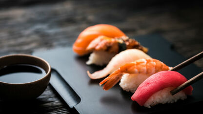 Foodtrend: Nyotaimori, oftewel sushi eten van een naakte vrouw