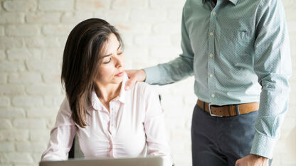 Dit is wat je moet doen bij seksuele intimidatie op de werkvloer