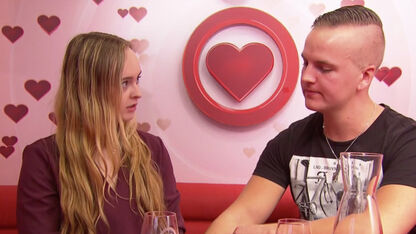 Video: Au! Ryan loopt pijnlijk blauwtje in All You Need is Love