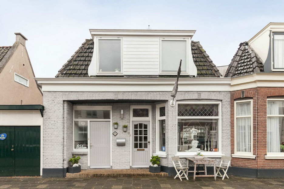 FUN-da: Rijtjeshuis in Alkmaar heeft bizar luxe inrichting en binnenzwembad
