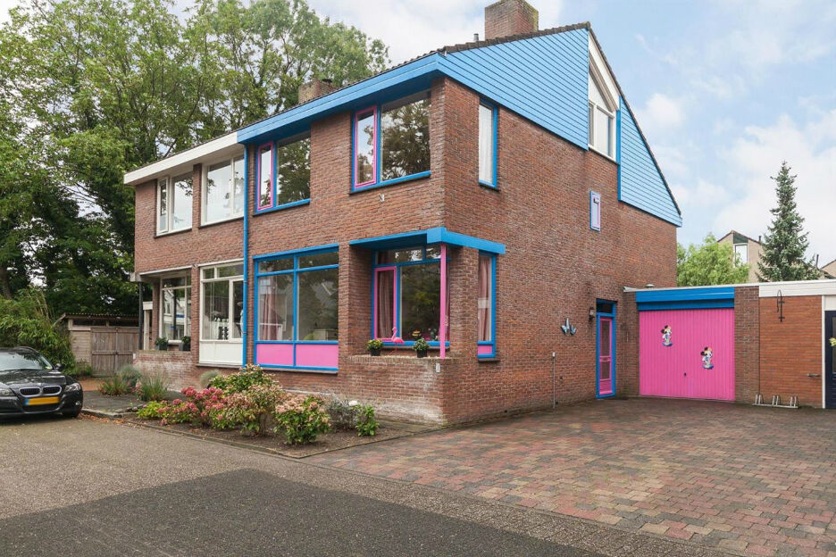 FUN-da: Letterlijk alles is roze in dit roze rijtjeshuis