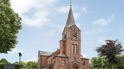 FUN-da: Deze hypermoderne kerk met buitenzwembad staat te koop voor 1,2 miljoen