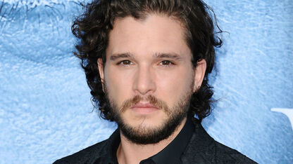 Wacht je op Game of Thrones seizoen 8? Deze serie mét 'Jon Snow' kijk je in de tussentijd