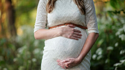 Hoogzwangere Yiota (29): 'Mijn baarmoeder groeit naar binnen'