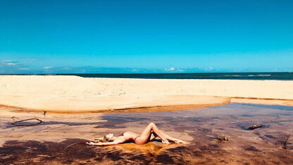 Even gluren: Doutzen's ieniemini bikini op vakantie