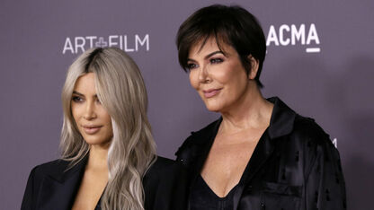 Britse krant noemt Kris Jenner 'mollig' en Kim Kardashian vindt daar wat van
