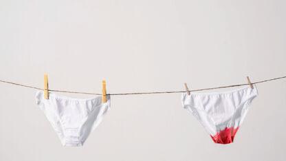 Bloody hell: Zo krijg je menstruatievlekken uit je ondergoed