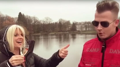 Awkward! Rapper Sjors en Kim Holland proosten op toekomstige samenwerking