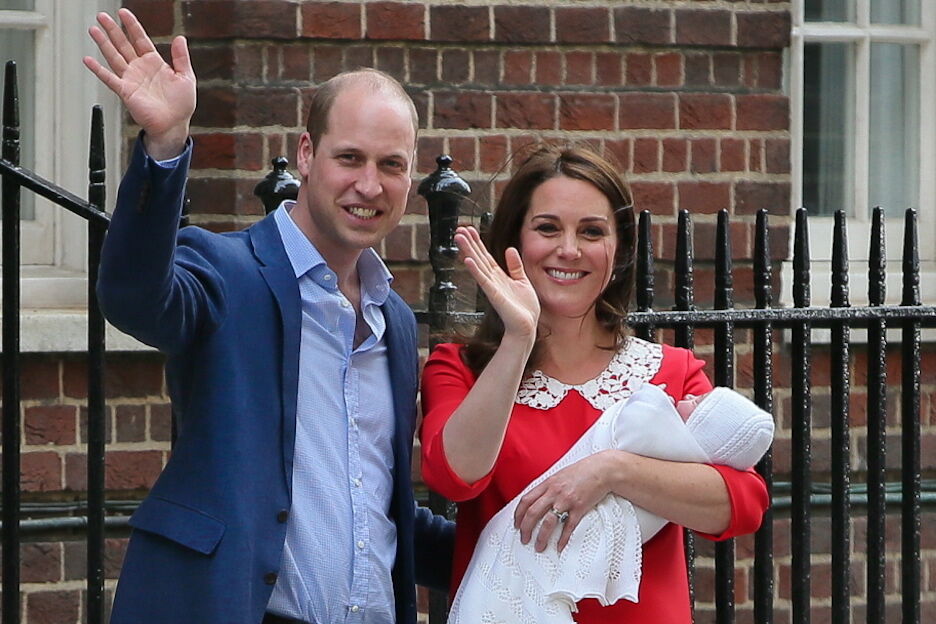 Dit creepy detail van Kate Middletons rode jurk was je nog niet opgevallen