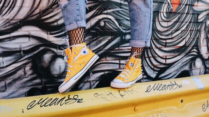 Stank voor dank? Zo blaas je je stinkende sneakers weer nieuw leven in