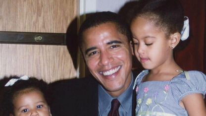 Dit hadden we nodig: Twitter-account met enkel foto's van Obama met kinderen