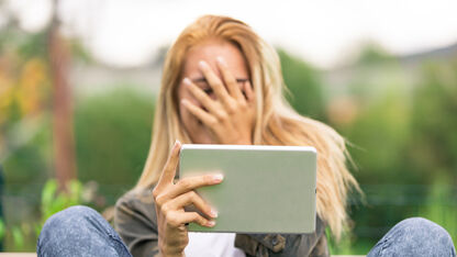Vergeet de zoektocht naar de perfecte bikini, want de nieuwste trend bestaat uit tape 
