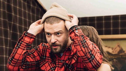Gespot: Justin Timberlake maakt een fietstochtje met bakfiets door de Hollandse duinen