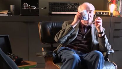 Video: Man ontdekt eindelijk welk deuntje hij al 70 jaar in zijn hoofd heeft
