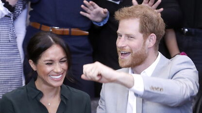 Te leuk: Het Britse koningshuis ging op de foto en prins George en Meghan Markle stelen de show