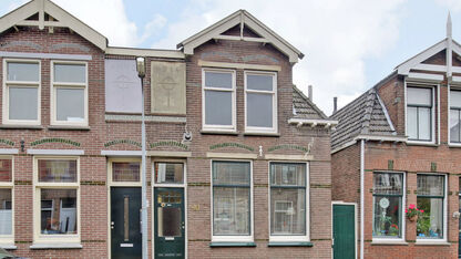 Je gaat stuk: Dit huis in Zaandam heeft een badkamer op de gang