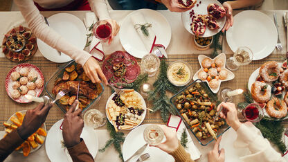 Gourmetten met kerst? Met deze trucjes stinkt je huis geen uur in de wind