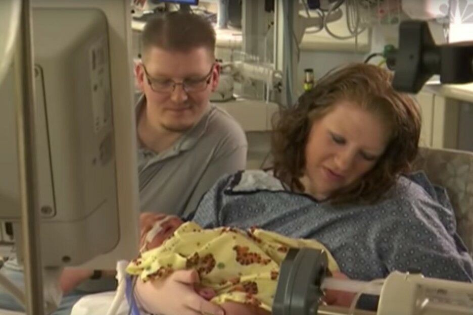 VIDEO: Vrouw bevallen van baby van 7 kilo