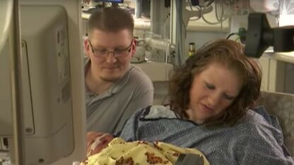 VIDEO: Vrouw bevallen van baby van 7 kilo