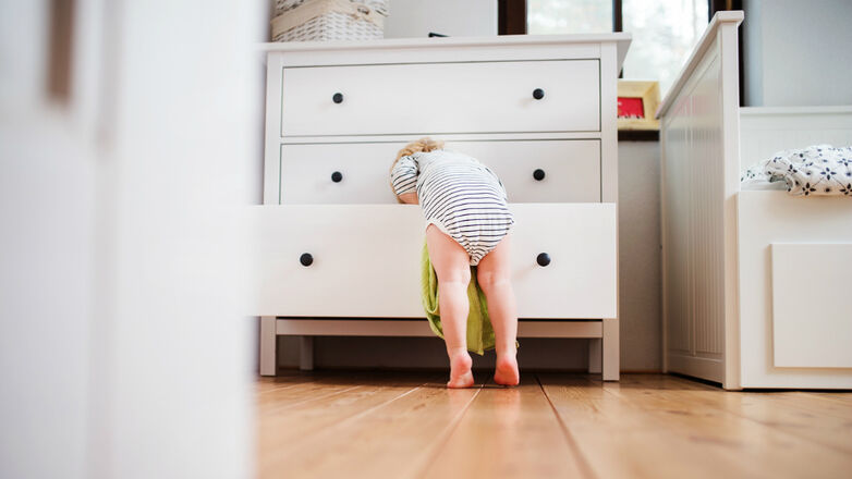 Gladys verwijderen baard IKEA waarschuwt ouders nadat kinderen van Sundvik-commode vallen