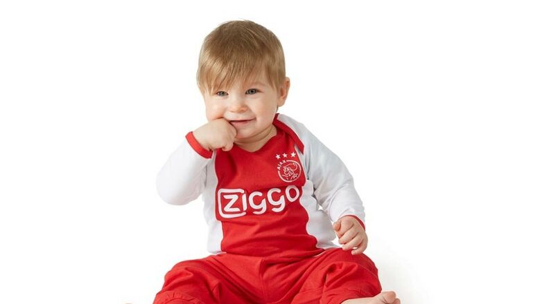 ontvangen of Zeep Met jouw kleintje voor Ajax juichen? Deze Ajax-pakjes zijn op tijd binnen  voor woensdag!