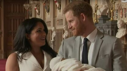 VIDEO: De eerste beelden van de royal baby van Harry en Meghan
