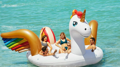 Lidl aanbiedingen: XXL Unicorn-badeiland, camera-statief, paninigrill en Tipi-tent