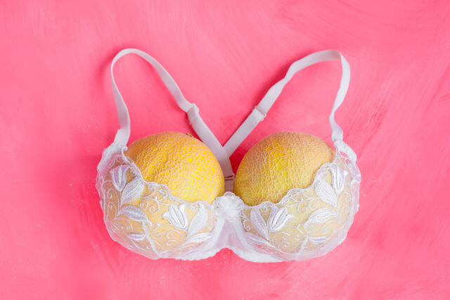 Borsten van 50 kilo: Norma heeft de grootste bh-maat ter wereld