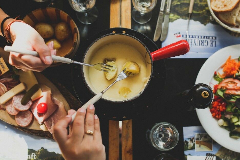 Zelf kaasfondue maken: ons ultieme weekendrecept