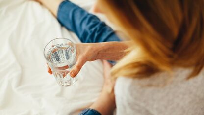 Is het gevaarlijk om 'oud' water te drinken?