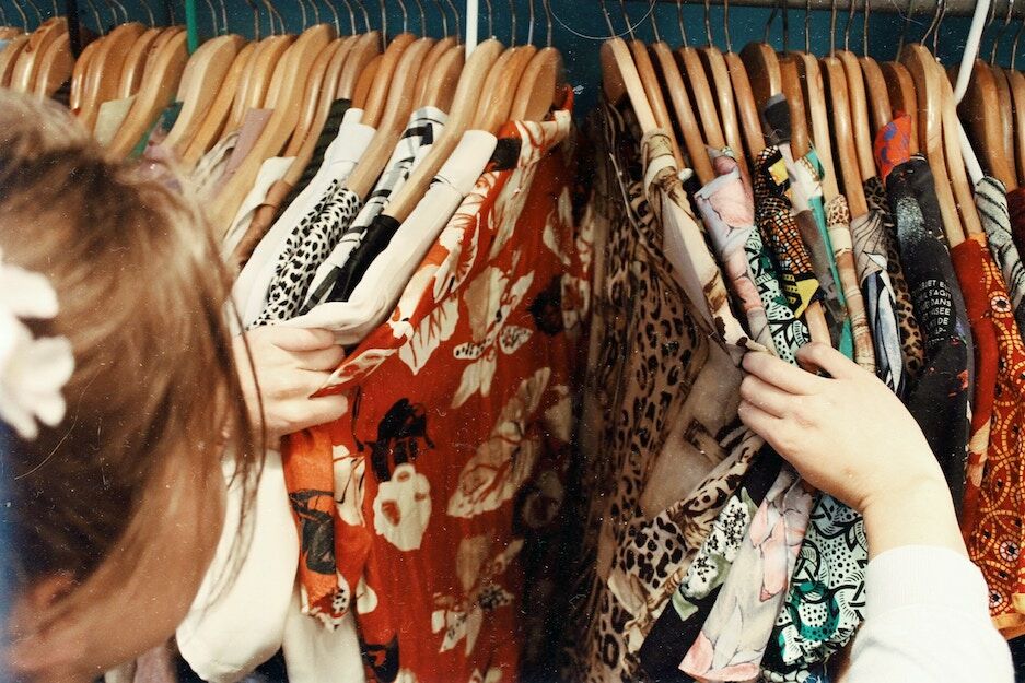 Modetrends uit de 00s waar we nu van in de lach schieten 