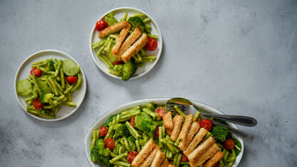 Vega recept: Pasta met spinazie-pestosaus, broccoli
