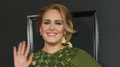 'Hello' daar: afgevallen Adele deelt kiekje van haar 'nieuwe' lijf