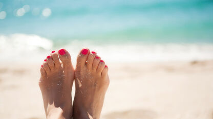 Let's go to the beach: zo haal je simpel en snel zand van je voeten