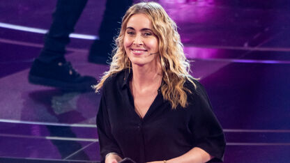 Video: Anouk vraagt vriend 'eindelijk' ten huwelijk