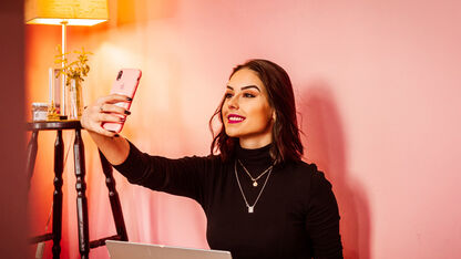 Shock: zoveel mannen houden datingsapp actief tijdens daten