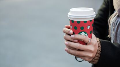 Zo maak jij je zelf de Starbucks toffee nut latte